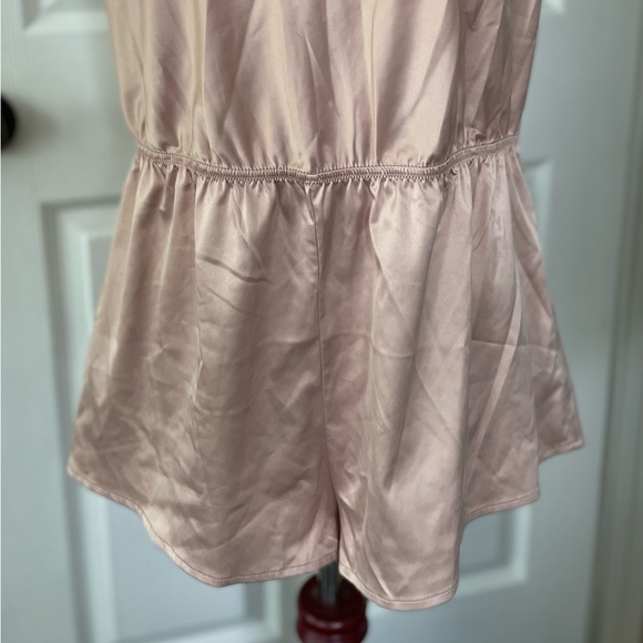 Dusty Rose strappy Shoulder Ruffle Tie Romper, size M, New, no tags, lingerie - Picture 4 of 6